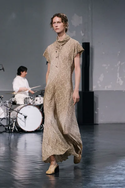Look 12